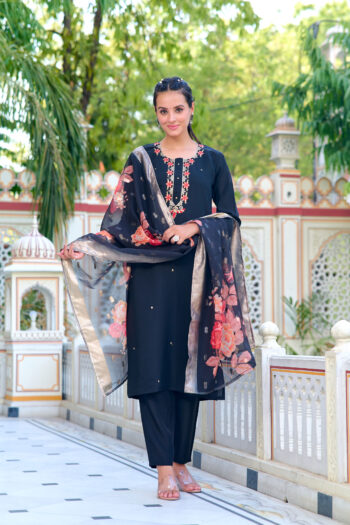 Women Embroidered PV Kurta With Pant And Dupata Set