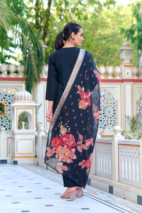 Women Embroidered PV Kurta With Pant And Dupata Set