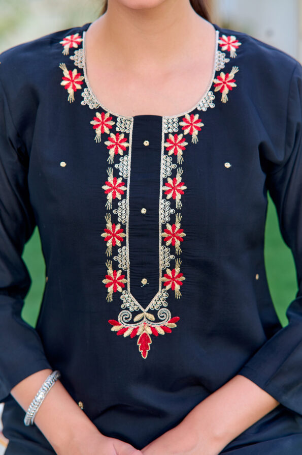 Women Embroidered PV Kurta With Pant And Dupata Set