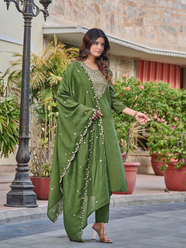 Women's Embroidered Simar Kurti With Pant & Dupatta Set