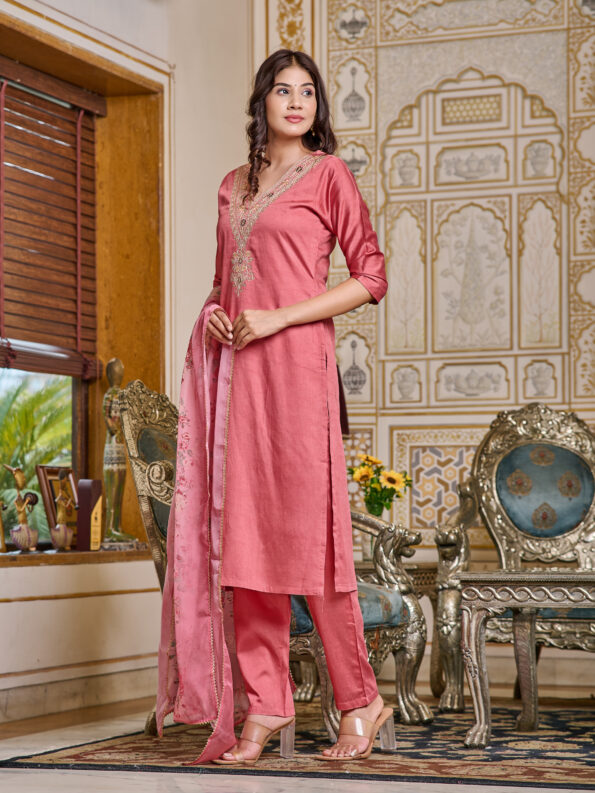 Women Embroidered Chanderi Kurta With Pant And Dupata Set