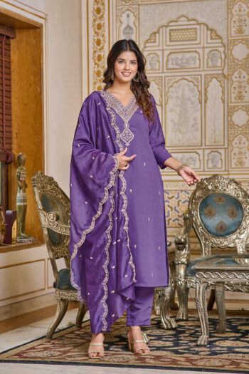 Women's Embroidered Chanderi Kurti With Pant & Dupatta Set