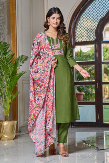 Women's Embroidered Chanderi Kurti With Pant & Dupatta Set