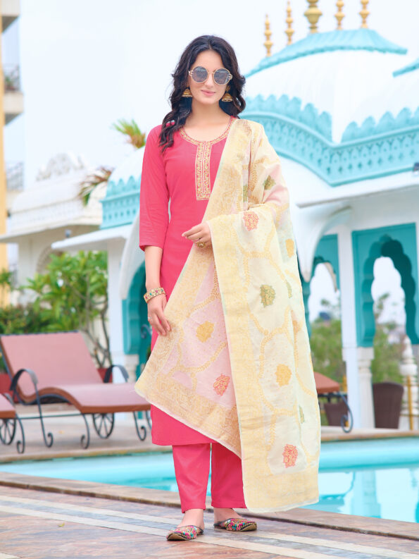 Women's Embroidered Chanderi Kurti With Pant & Dupatta Set