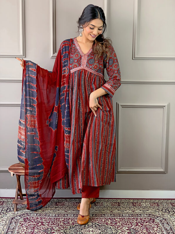 Women Embroidered Cottan Kurta With Pant And Digital Print Dupata Set