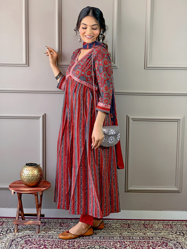 Women Embroidered Cottan Kurta With Pant And Digital Print Dupata Set