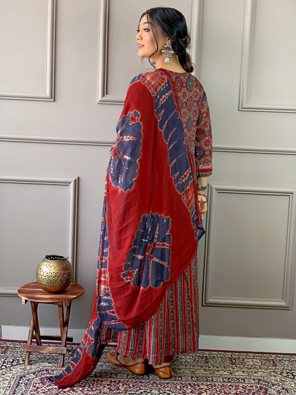 Women Embroidered Cottan Kurta With Pant And Digital Print Dupata Set