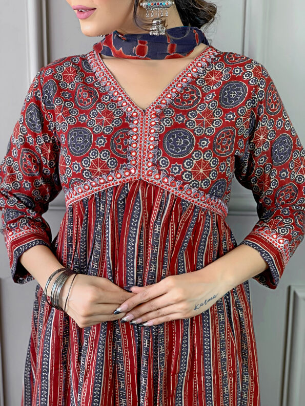 Women Embroidered Cottan Kurta With Pant And Digital Print Dupata Set