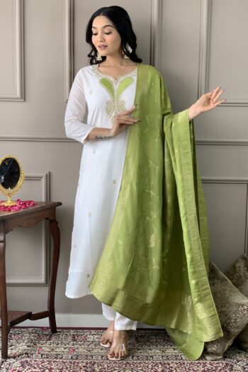 Women's Off White viscose blend  with  Embroidered Straight Kurta with Viscose blend  Pant And viscose Jacquard   Dupatta Sets